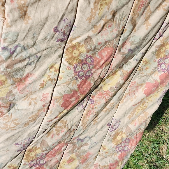 Vintage Floral Beige Comforter 